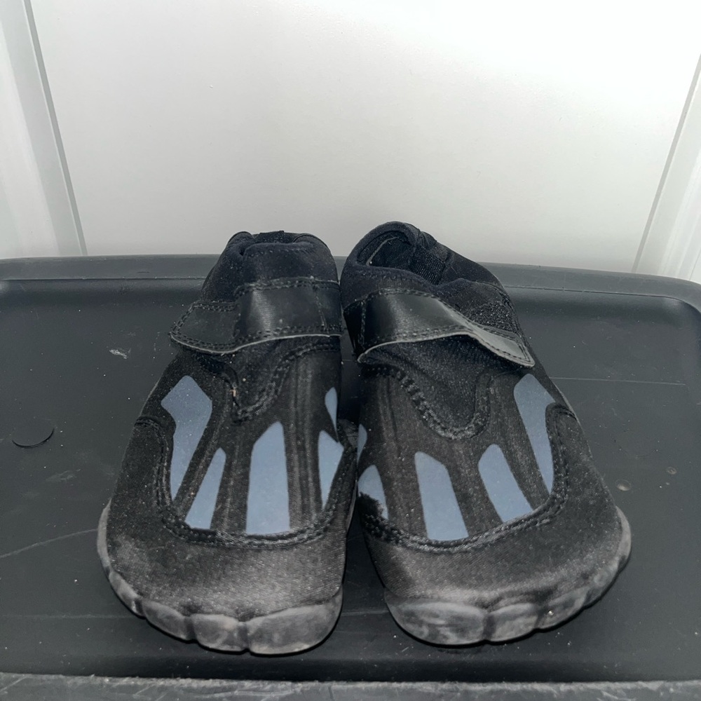 Men’s Black and Gray Op Brand Water Shoes Size: 7/8